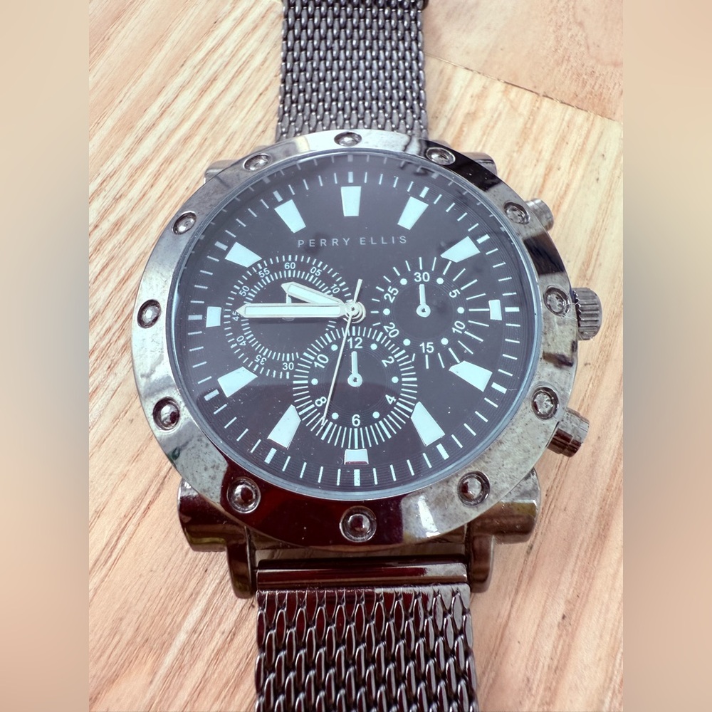 Perry Ellis men’s gunmetal gray fashion watch NEW BATTERY